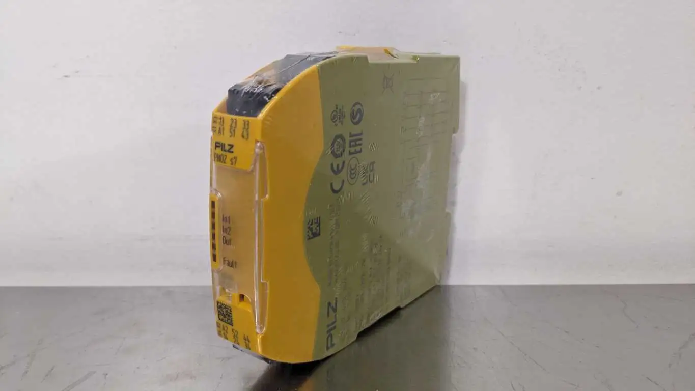 Pilz 750107 Safety Relay PNOZ s7 24VDC 4n/o 1n/c