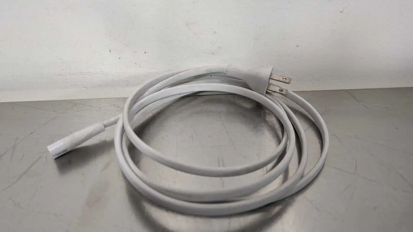 Apple 02 622-0349 Two Prong AC Power Cord 2.5A 125V 2.5A 125V White