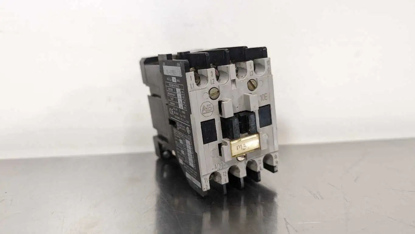 Allen-Bradley 100-A09ND3 Contactor Ser B 9A