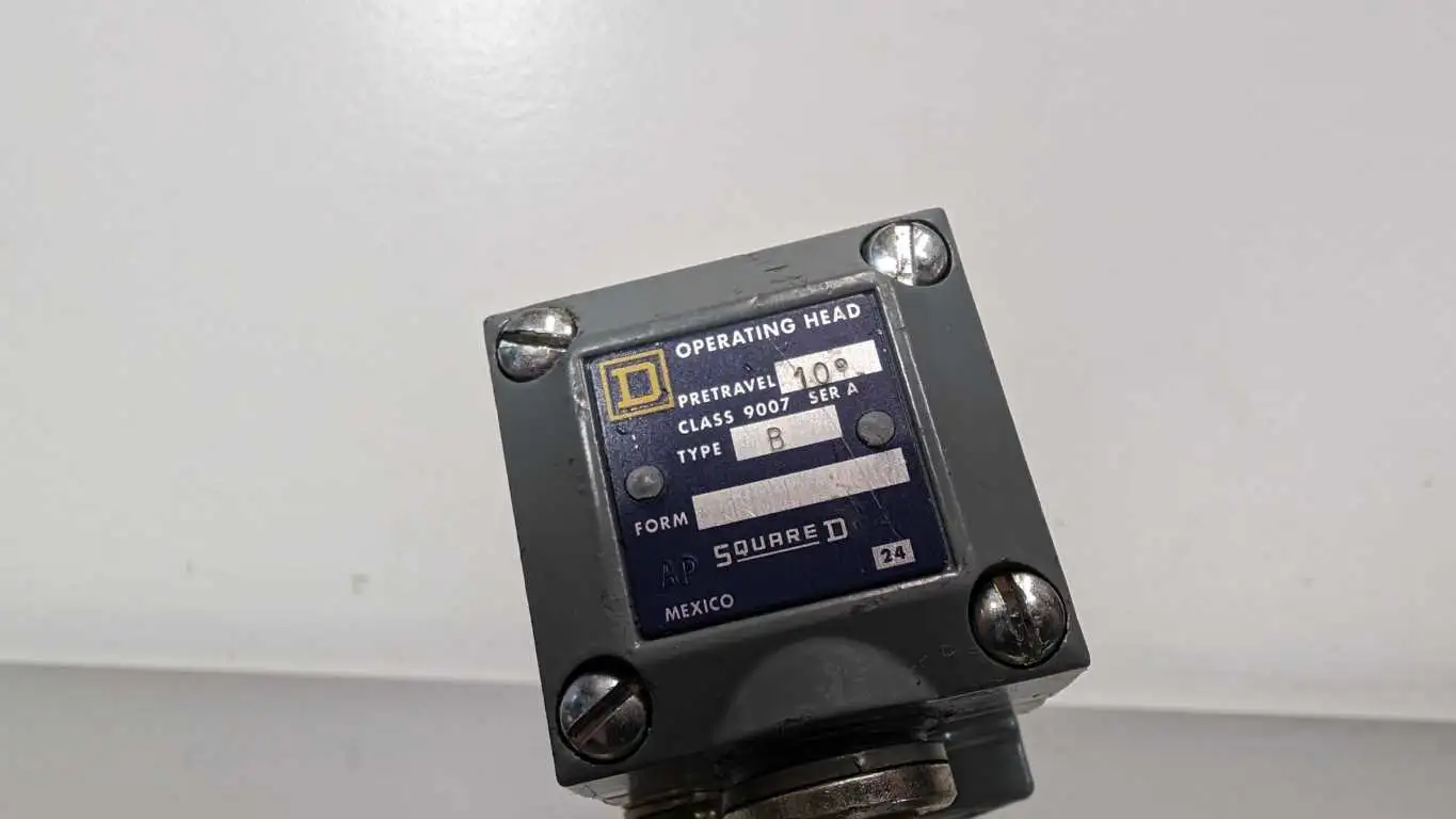 Square D 9007C54B2 10° Operating Head Limit Switch Ser A