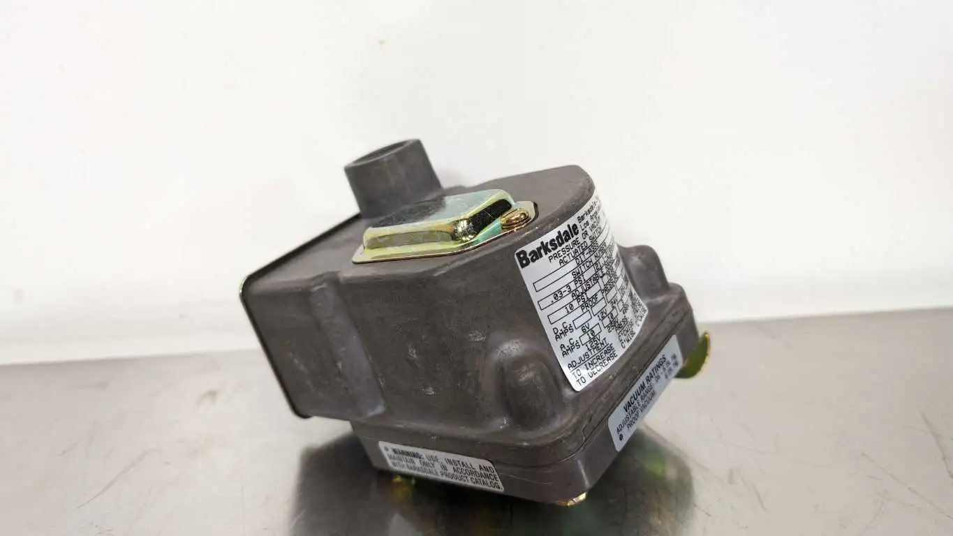 Barksdale D1T-A3SS Pressure or Vacuum Actuated Switch 0.03-3 PSI