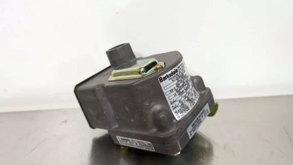 D1T-A3SS, Barksdale, Pressure or Vacuum Actuated Switch