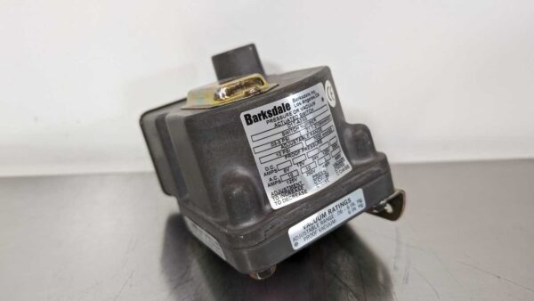 D1T-A3SS, Barksdale, Pressure or Vacuum Actuated Switch