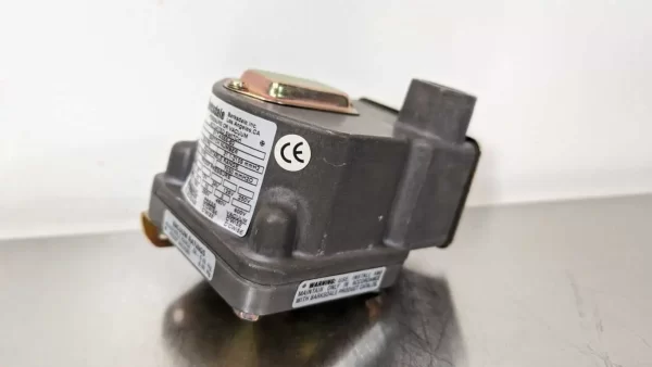 D1T-A3SS-B2, Barksdale, Pressure or Vacuum Actuated Switch