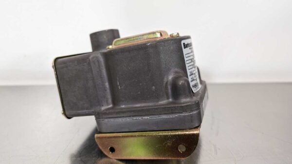 D1T-A3SS-B2, Barksdale, Pressure or Vacuum Actuated Switch 5486 3 Barksdale D1T A3SS B2 1