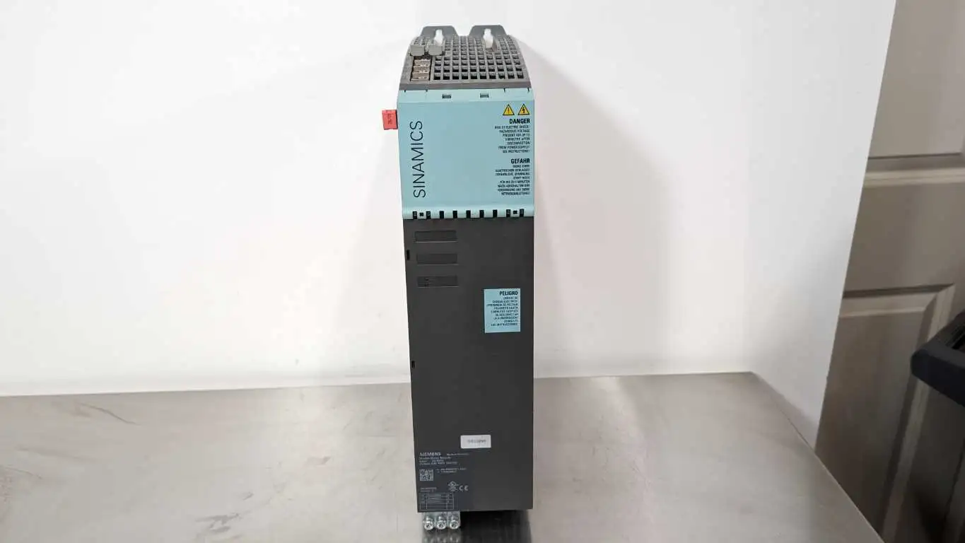 Siemens 6SL3120-2TE21-8AA3 Double Motor Module 600VDC to 400VAC