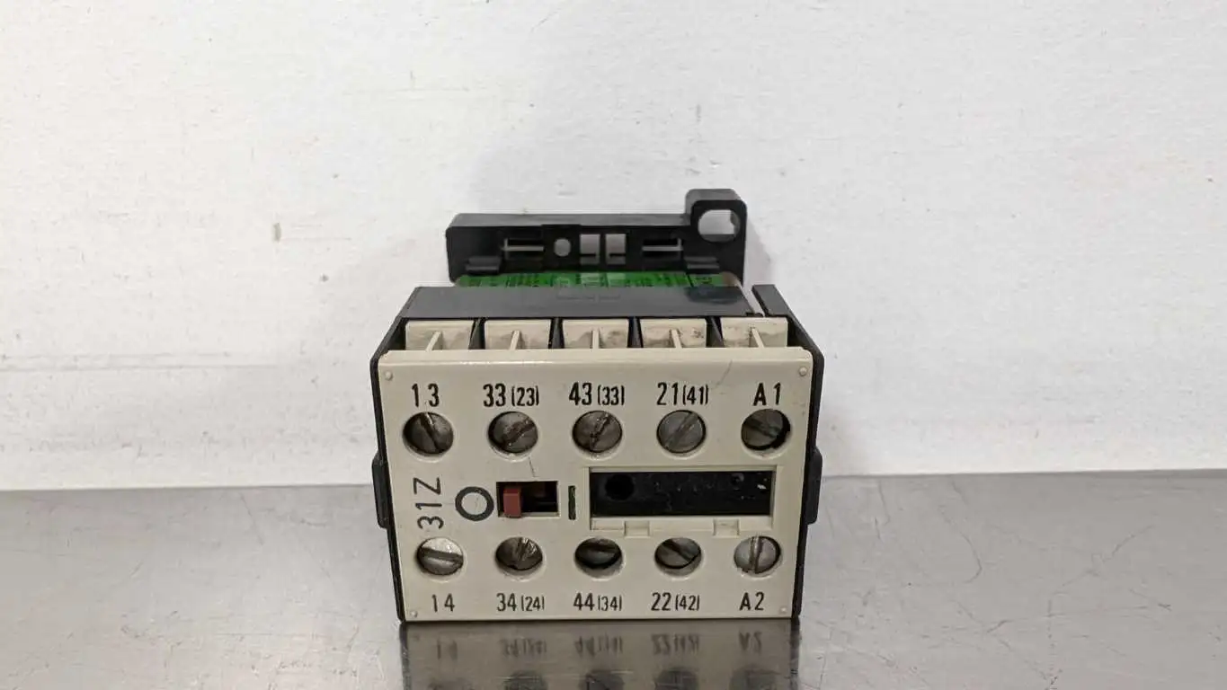 Siemens 3TJ1001-0BB4 Contactor 10A 24VDC 240VAC 10A 3 Pole 240VAC