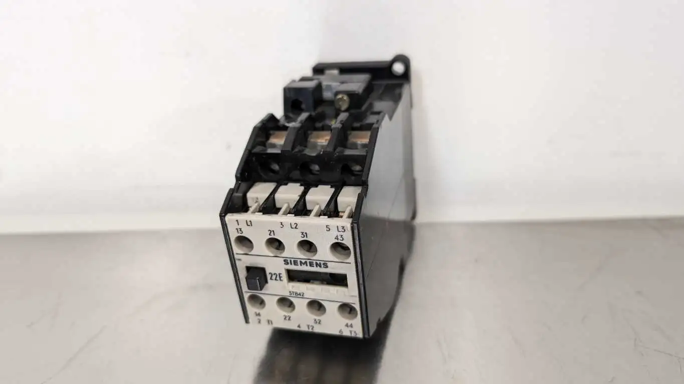 Siemens 3TB4217-0A Contactor 3TB4217-OA 220V Coil