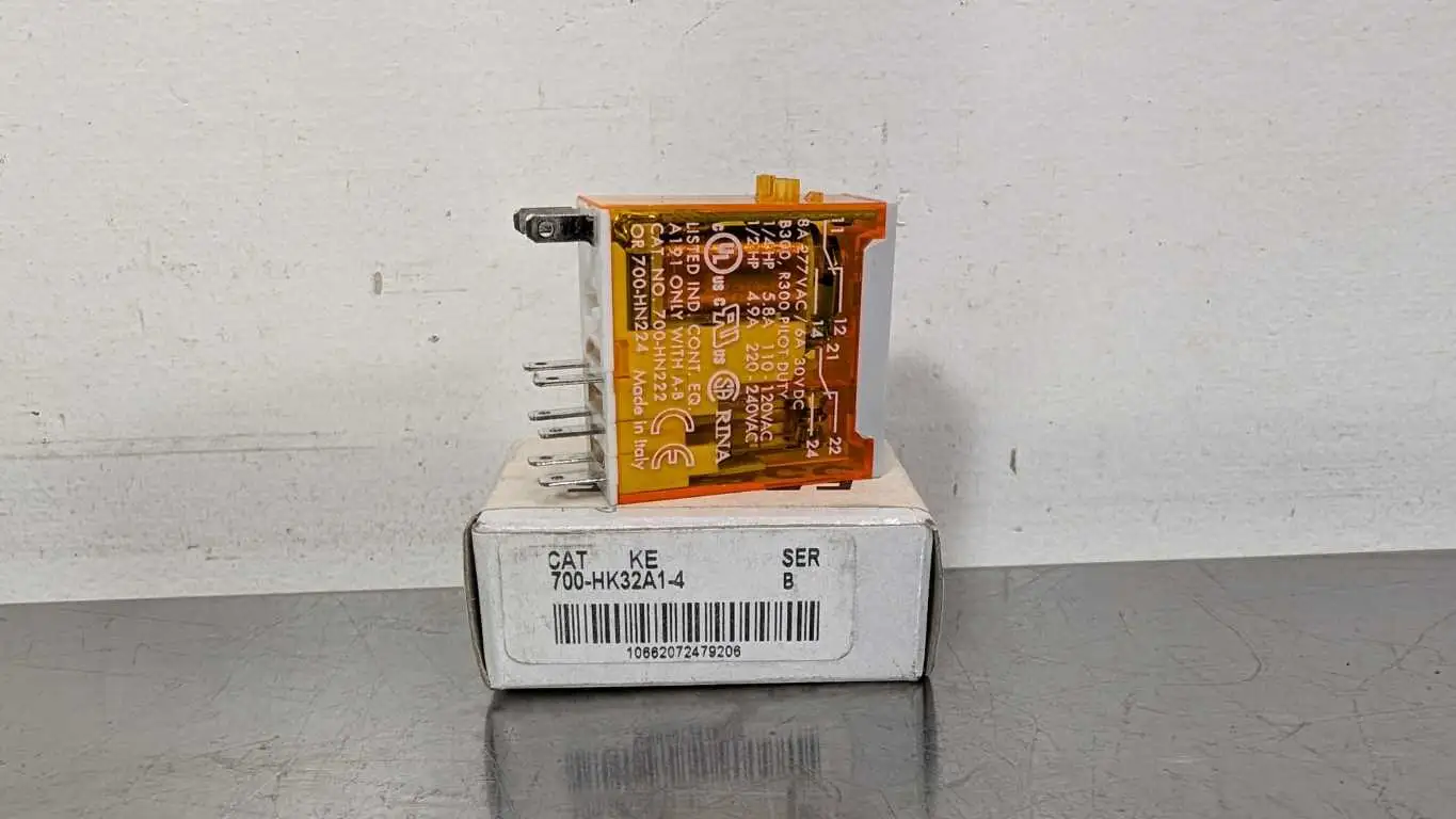 Allen-Bradley 700-HK32A1-4 Slim Line Relay Ser B 120VAC Coil 277VAC/30VDC