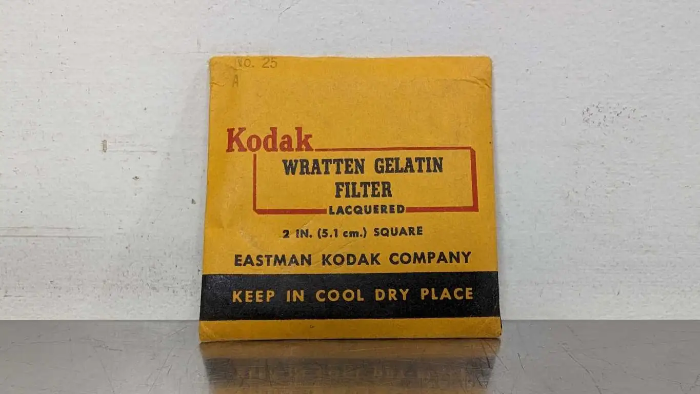 Kodak No 25 Wratten Gelatin Filter 2″ Square