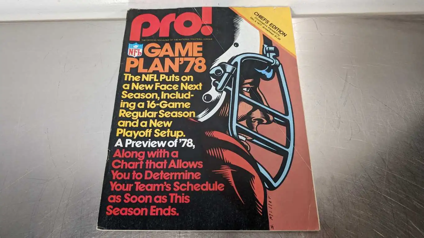 Pro! Volume 7 Number 10 December 4, 1977 Kansas City Chiefs vs Cincinnati Bengals Program