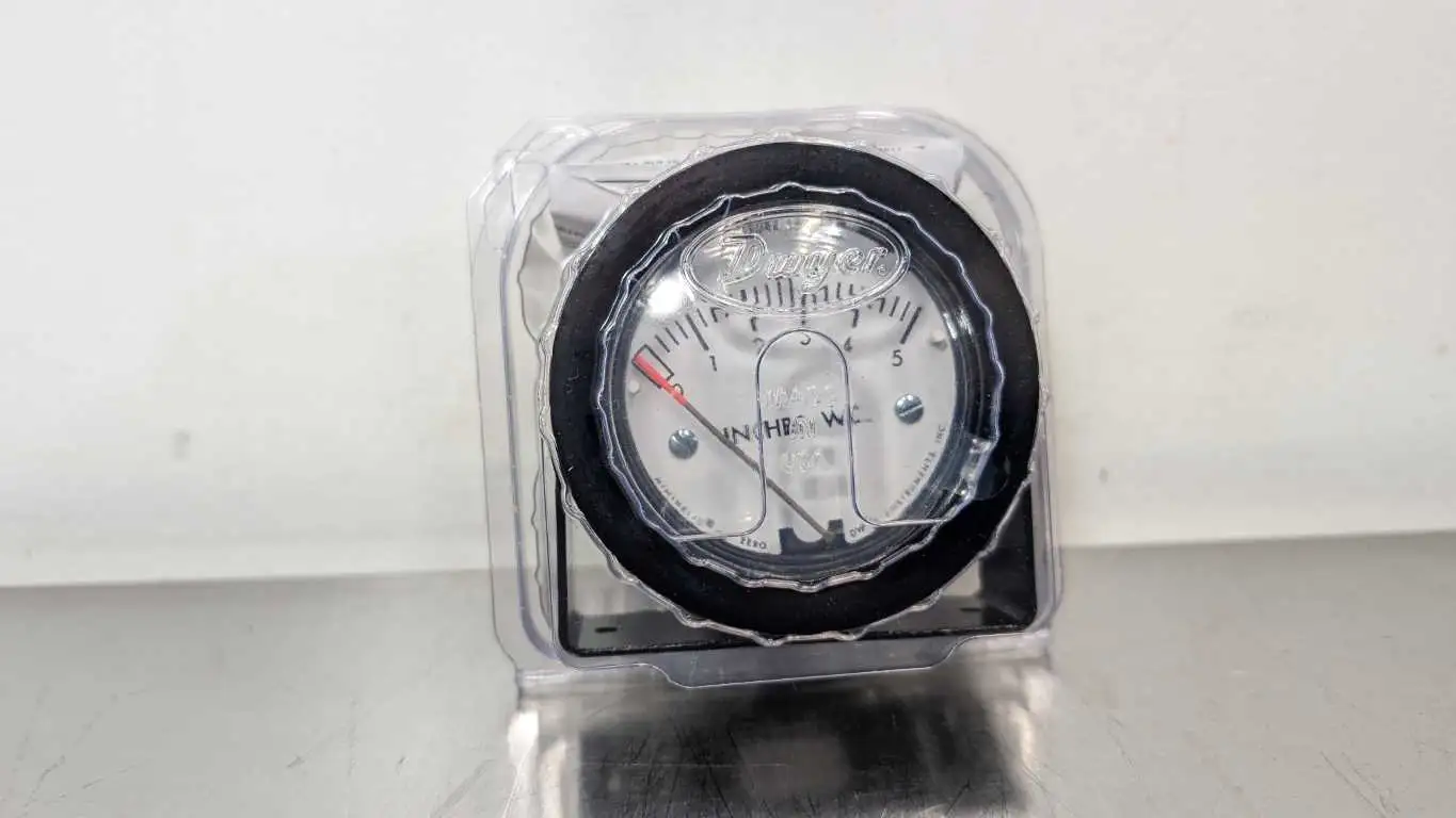 Dwyer 2-5005 Differential Pressure Gage 102334-00 0-5″ w.c. Minihelic II