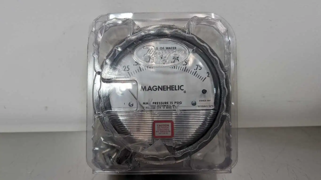 Dwyer 2002-SF Magnehelic Pressure Gauge 2000 0-2 “WC 4”