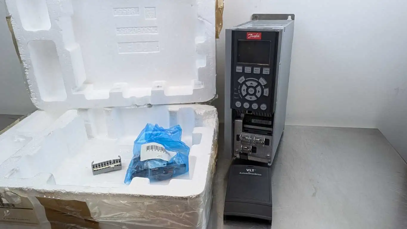 Danfoss 131H8044 Frequency Converter FC-302P4K0T5E20H2XGXXXXSXXXXANBXCXXXXDX 5HP 0-1000Hz