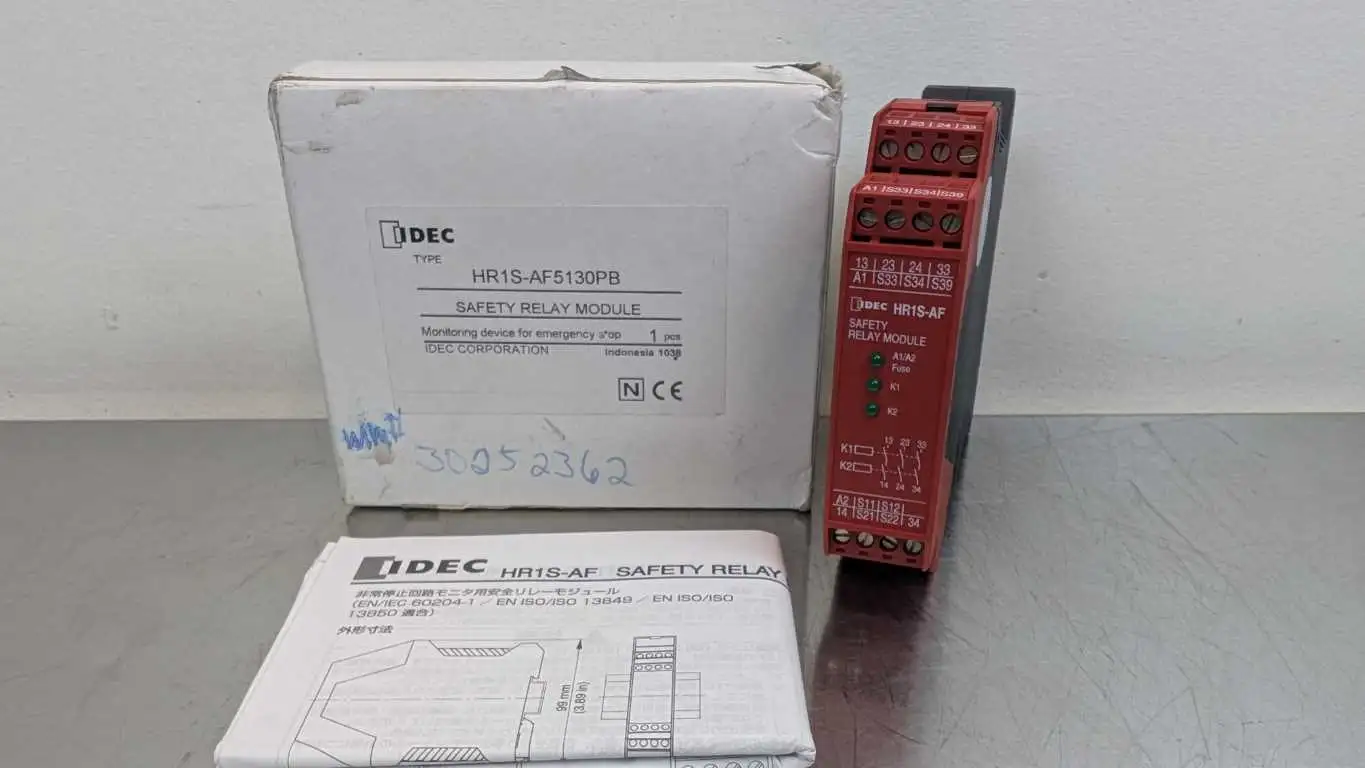 IDEC HR1S-AF5130PB Safety Relay 24V AC/DC