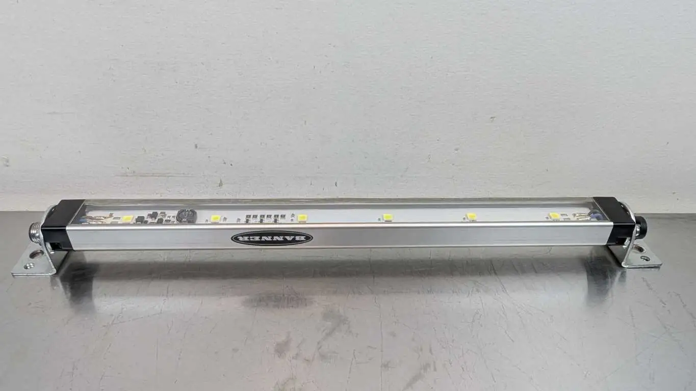 Banner WLS28CW285XQ LED Work Light Strip 12-30VDC 0.75A