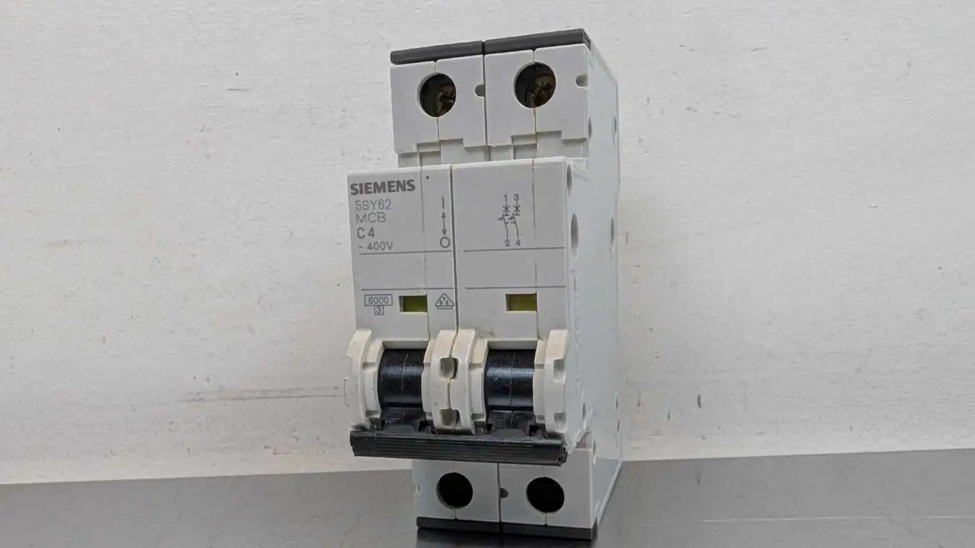 Siemens 5SY6204-7 Miniature Circuit Breaker C4 400VAC 4A