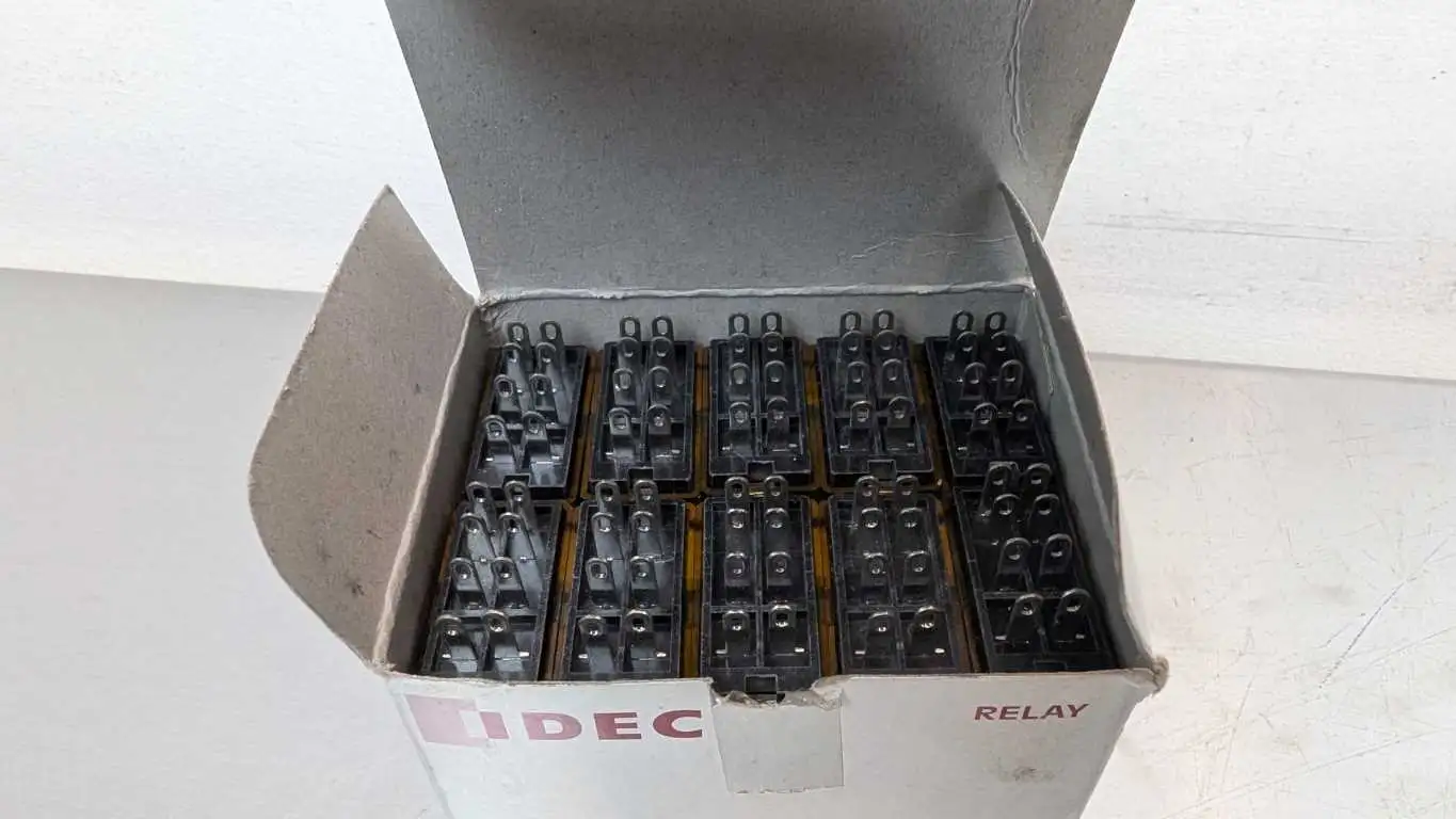 10 Pack IDEC RY2S-UL Relay 8-Pin 120VAC