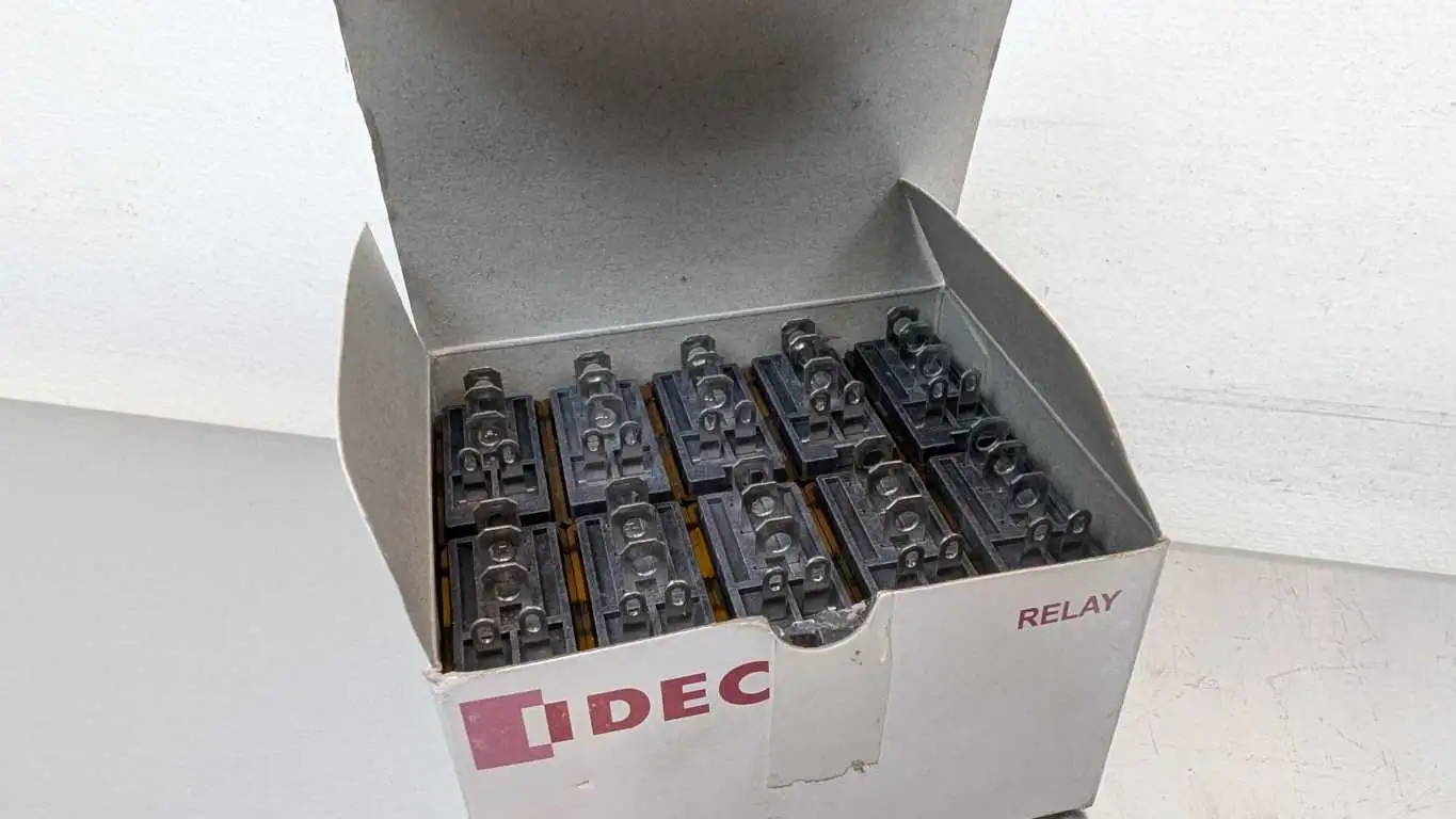 10 Pack IDEC RH1B-U Relay 5-Pin 24VDC