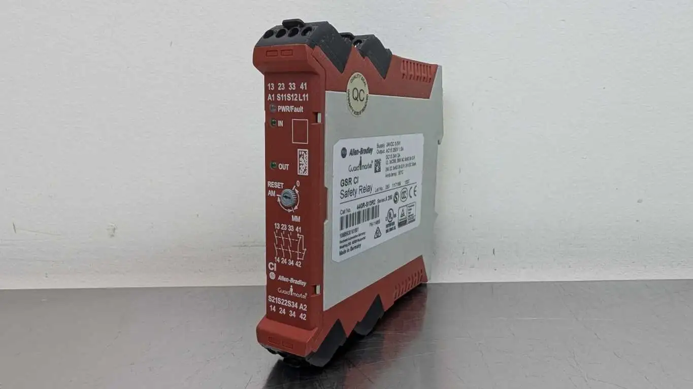 Allen-Bradley 440R-S13R2 Safety Relay Guardmaster Ser A 24VDC 3.5W