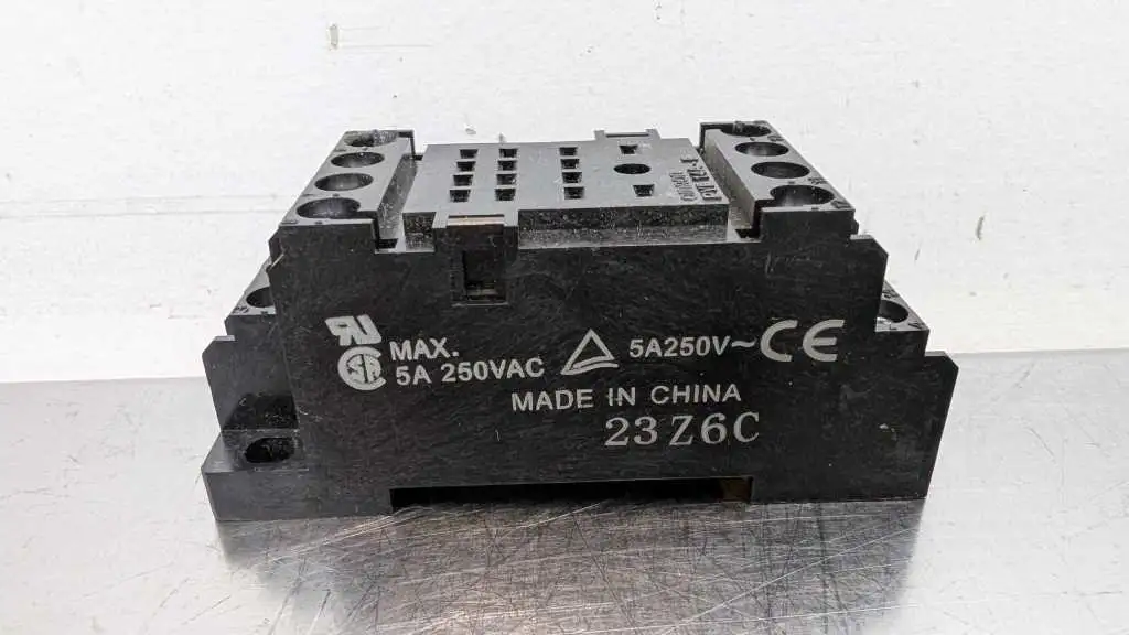 Omron PYF-14A-E Din Rail Relay Socket 23Z6C 14-Pin 250VAC 5A