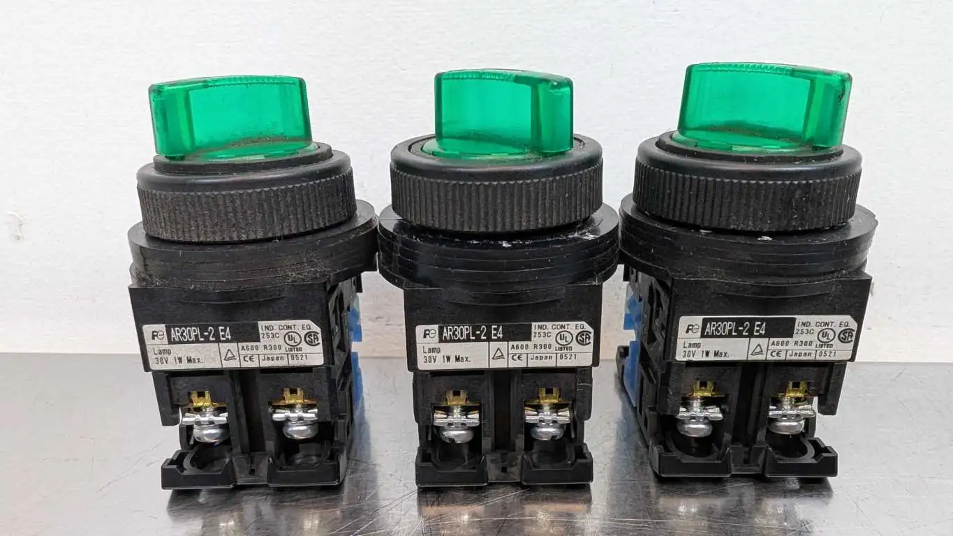 3 Pack Fuji AR30PL-2 E4 2 Position Selector Switch Green 30V 1W