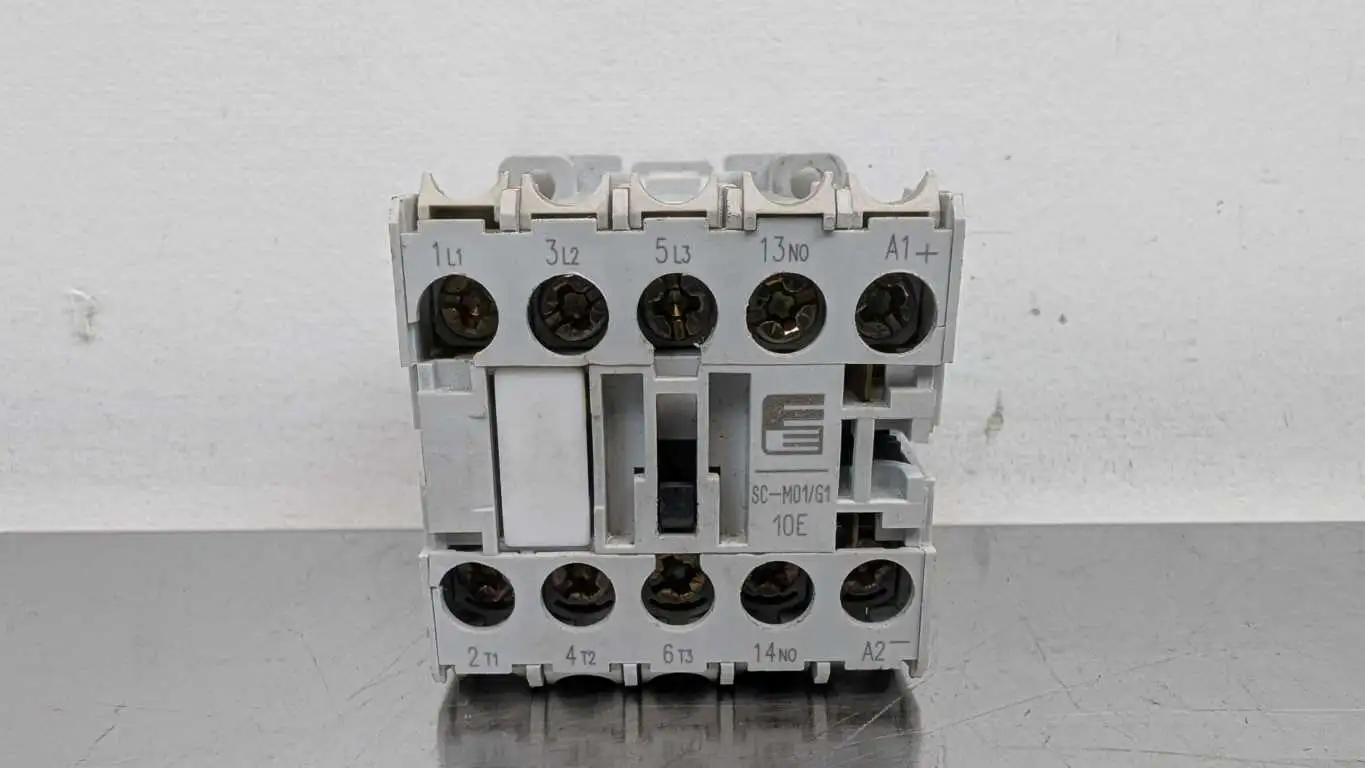 Fuji SC-M01/G1 Contactor 1NO 24VDC Coil 600VAC 15A