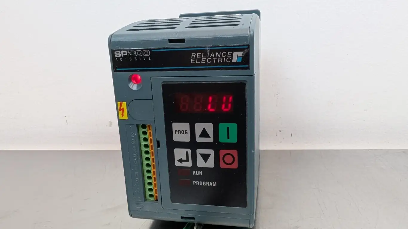 Reliance S20-X02P3C1000 AC Drive SP200 FRM 3.1 0.5HP 0-240Hz