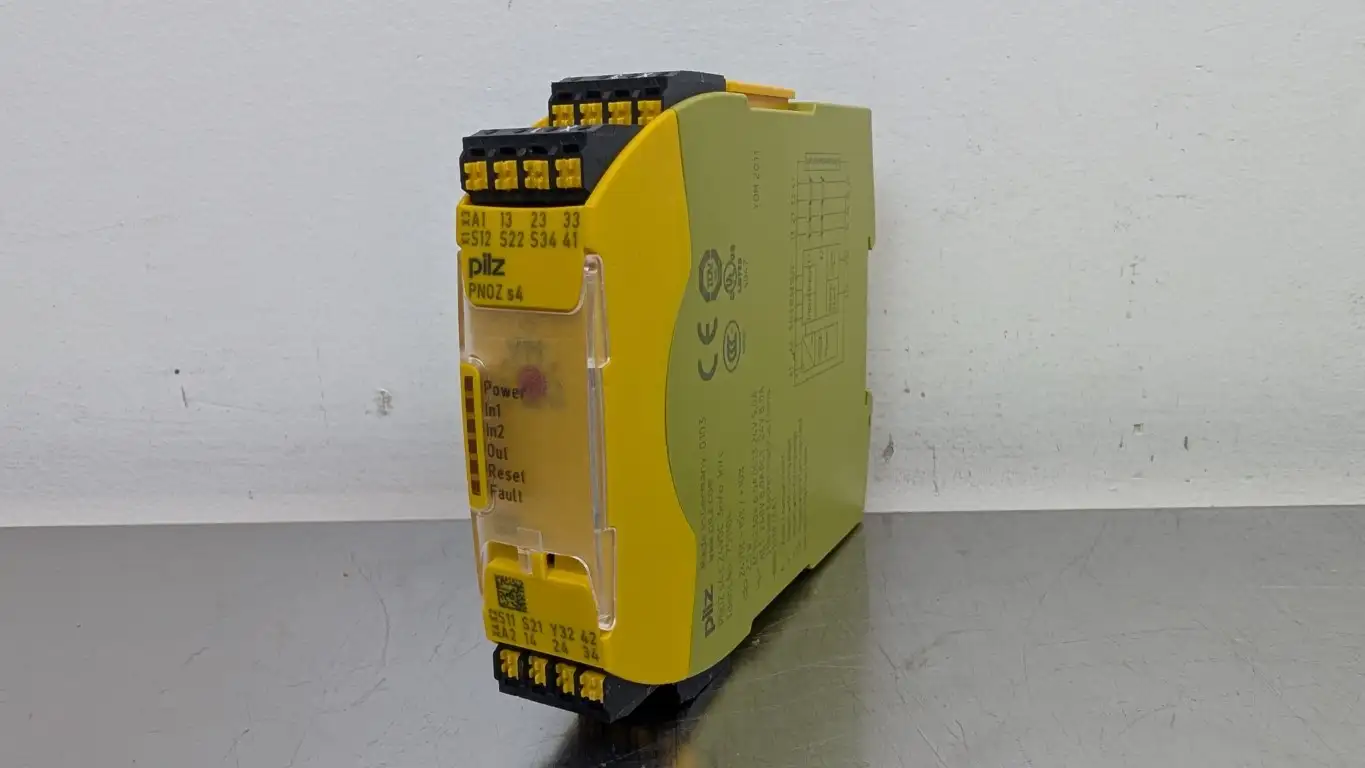 Pilz 751104 Safety Relay PNOZ s4 C 24VDC 3n/o 1n/c 3NO 1NC 24VDC Coil